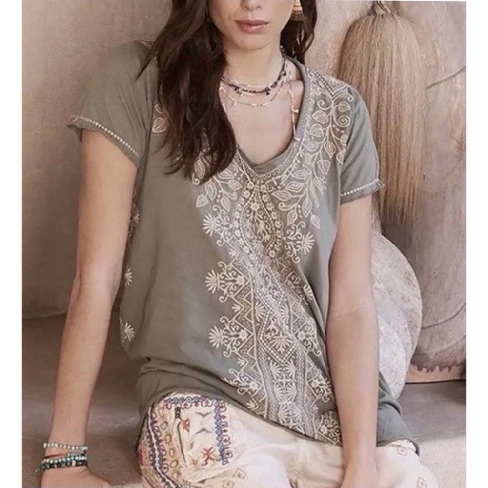 Johnny Was Top Tasha Embroidered Gray Green Small V Neck Boho Short Sleeve Tunic